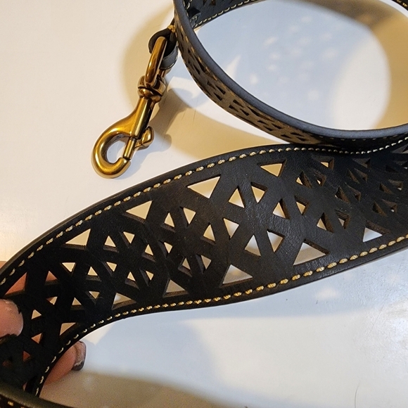 Black Removable Strap Bag - Picture 6 of 11